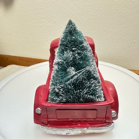 Hand Painted Ceramic Nostalgic Red Truck With Christmas Tree And LED Lights - Picture 4 of 12